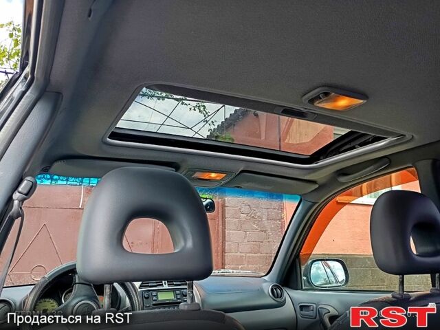 Чорний Тойота РАВ 4, об'ємом двигуна 2 л та пробігом 380 тис. км за 6500 $, фото 7 на Automoto.ua