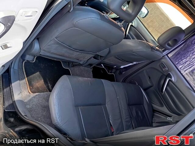 Чорний Тойота РАВ 4, об'ємом двигуна 2 л та пробігом 380 тис. км за 6500 $, фото 5 на Automoto.ua