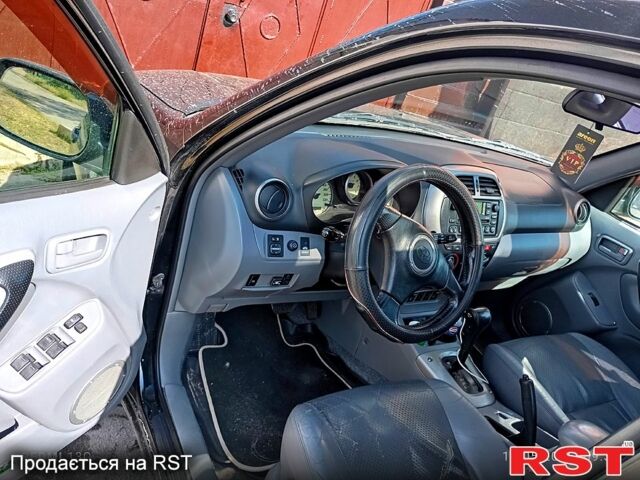 Чорний Тойота РАВ 4, об'ємом двигуна 2 л та пробігом 380 тис. км за 6500 $, фото 4 на Automoto.ua