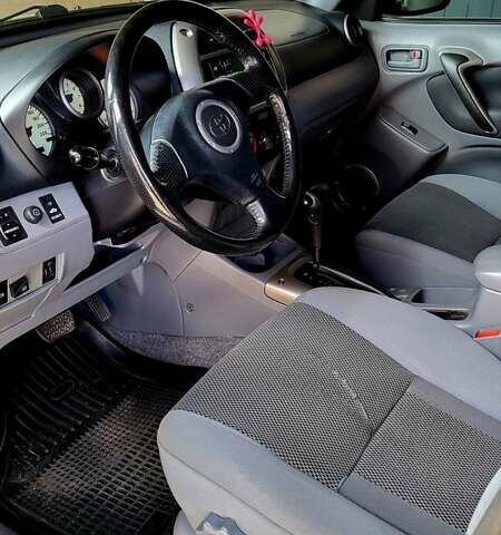 Черный Тойота РАВ 4, объемом двигателя 2 л и пробегом 245 тыс. км за 6800 $, фото 1 на Automoto.ua