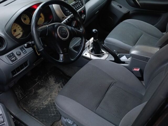 Черный Тойота РАВ 4, объемом двигателя 2 л и пробегом 303 тыс. км за 3800 $, фото 7 на Automoto.ua