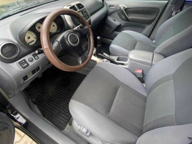 Чорний Тойота РАВ 4, об'ємом двигуна 2 л та пробігом 295 тис. км за 2675 $, фото 3 на Automoto.ua