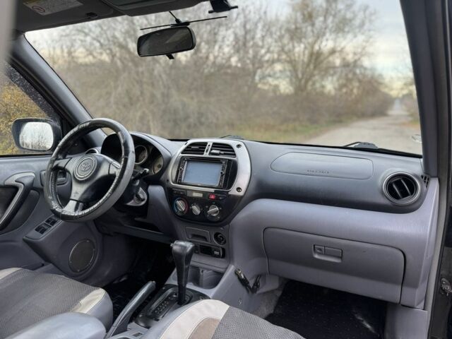 Черный Тойота РАВ 4, объемом двигателя 2 л и пробегом 235 тыс. км за 4500 $, фото 6 на Automoto.ua