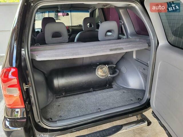 Черный Тойота РАВ 4, объемом двигателя 2 л и пробегом 245 тыс. км за 6800 $, фото 12 на Automoto.ua