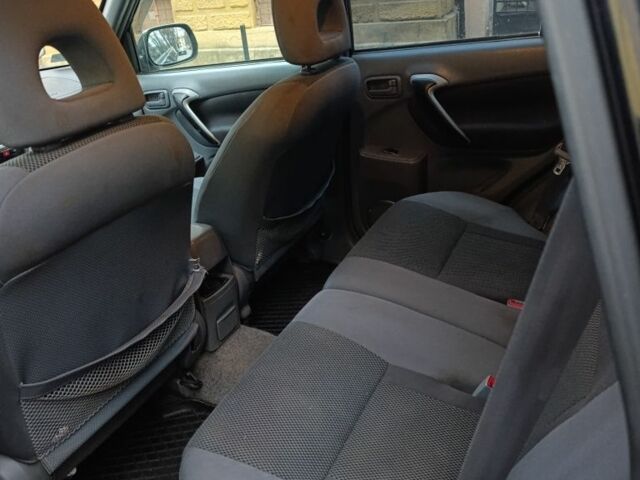 Черный Тойота РАВ 4, объемом двигателя 2 л и пробегом 303 тыс. км за 3800 $, фото 6 на Automoto.ua