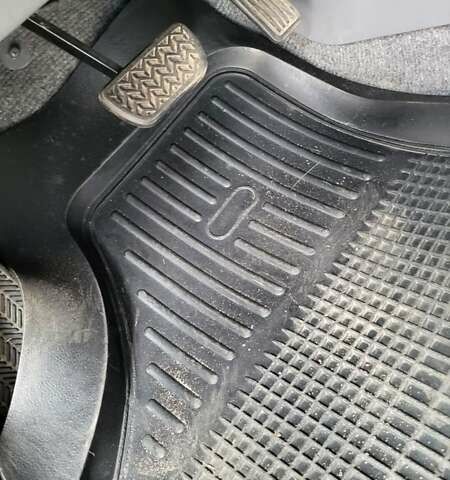 Черный Тойота РАВ 4, объемом двигателя 2 л и пробегом 245 тыс. км за 6800 $, фото 19 на Automoto.ua