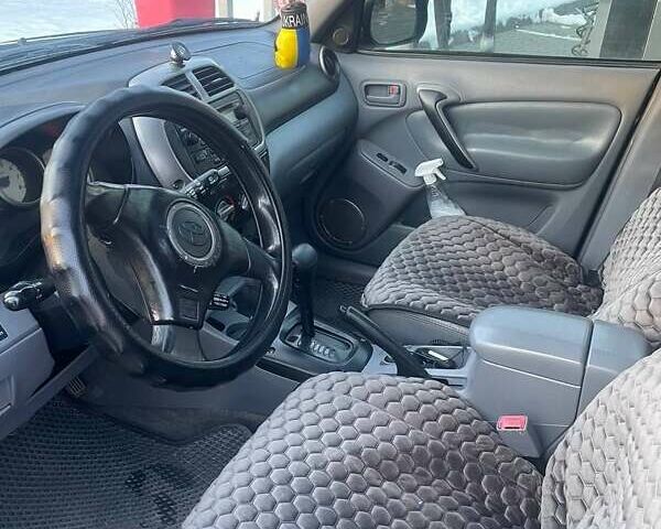 Черный Тойота РАВ 4, объемом двигателя 2 л и пробегом 330 тыс. км за 5400 $, фото 5 на Automoto.ua