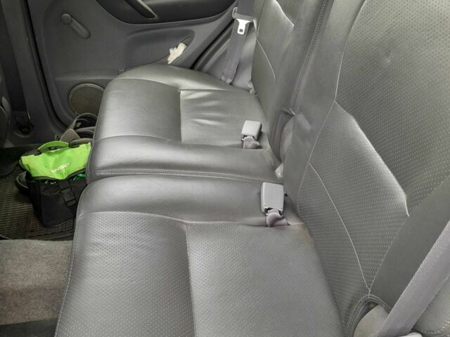 Черный Тойота РАВ 4, объемом двигателя 2 л и пробегом 240 тыс. км за 3700 $, фото 8 на Automoto.ua