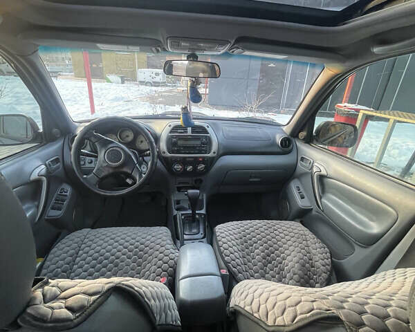 Черный Тойота РАВ 4, объемом двигателя 2 л и пробегом 217 тыс. км за 5800 $, фото 2 на Automoto.ua