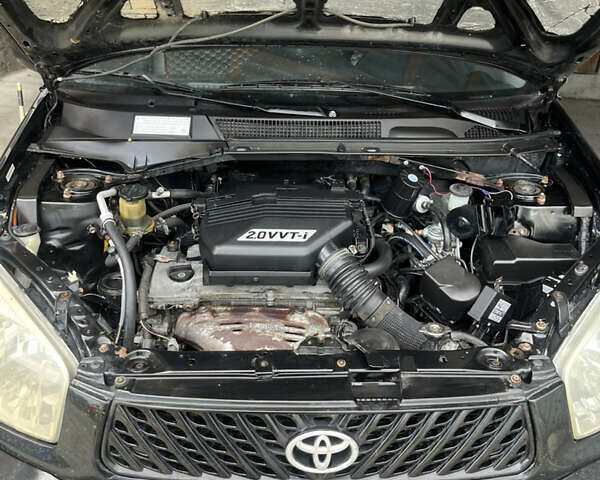 Черный Тойота РАВ 4, объемом двигателя 2 л и пробегом 217 тыс. км за 5800 $, фото 1 на Automoto.ua