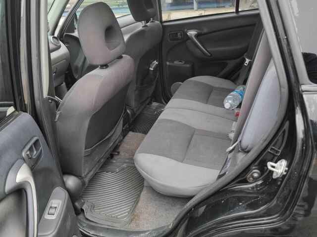 Черный Тойота РАВ 4, объемом двигателя 2 л и пробегом 275 тыс. км за 4800 $, фото 5 на Automoto.ua