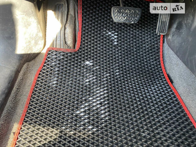 Черный Тойота РАВ 4, объемом двигателя 2 л и пробегом 262 тыс. км за 8800 $, фото 10 на Automoto.ua