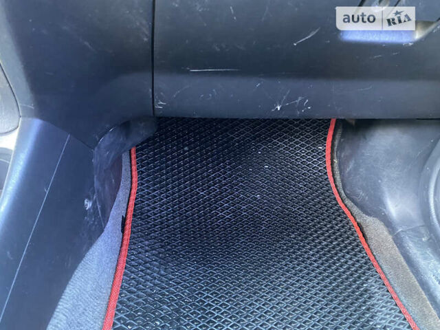 Черный Тойота РАВ 4, объемом двигателя 2 л и пробегом 262 тыс. км за 8800 $, фото 11 на Automoto.ua