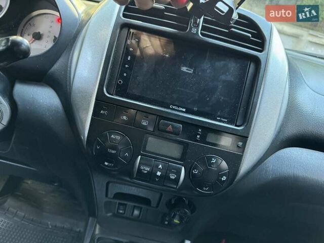 Черный Тойота РАВ 4, объемом двигателя 2 л и пробегом 279 тыс. км за 7000 $, фото 9 на Automoto.ua