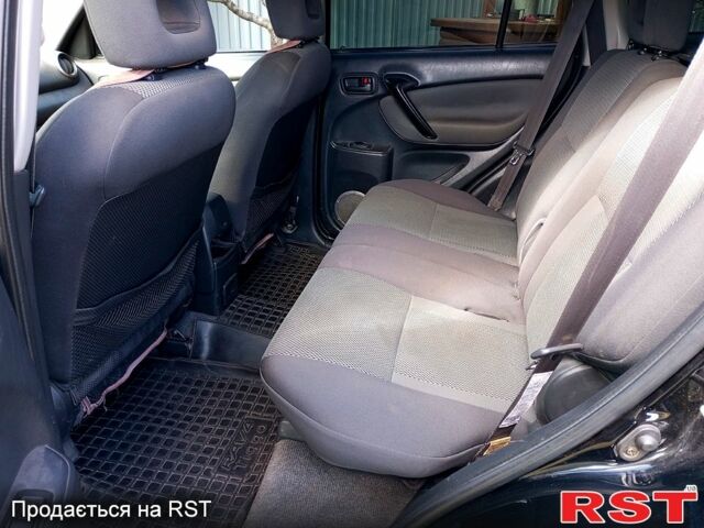 Чорний Тойота РАВ 4, об'ємом двигуна 2 л та пробігом 251 тис. км за 7100 $, фото 4 на Automoto.ua