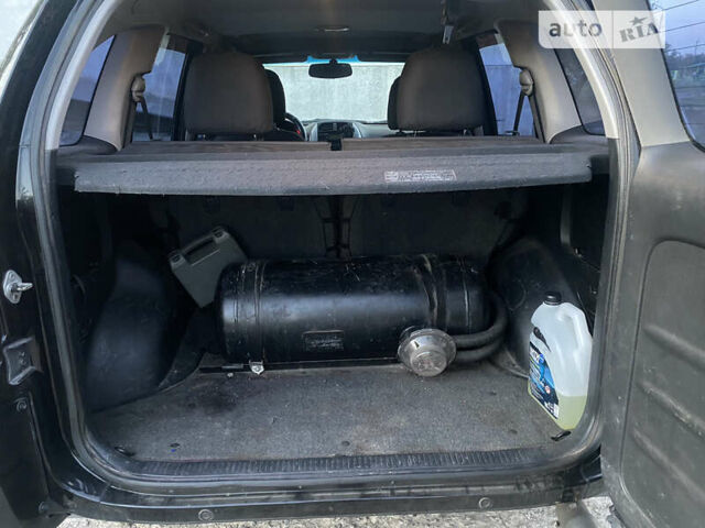 Черный Тойота РАВ 4, объемом двигателя 2 л и пробегом 262 тыс. км за 8800 $, фото 1 на Automoto.ua