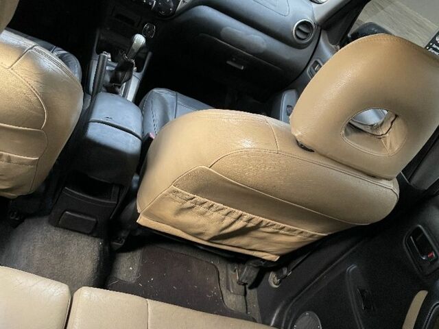 Черный Тойота РАВ 4, объемом двигателя 2 л и пробегом 250 тыс. км за 4800 $, фото 3 на Automoto.ua