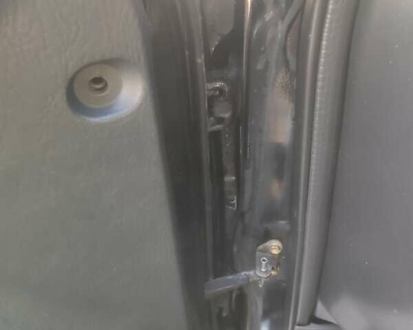 Черный Тойота РАВ 4, объемом двигателя 2 л и пробегом 506 тыс. км за 5300 $, фото 5 на Automoto.ua