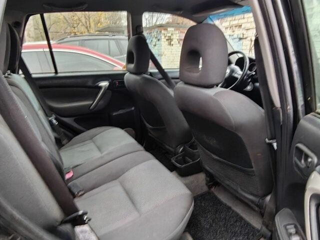 Чорний Тойота РАВ 4, об'ємом двигуна 2 л та пробігом 297 тис. км за 3800 $, фото 4 на Automoto.ua