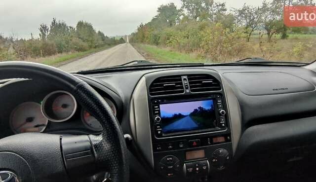 Черный Тойота РАВ 4, объемом двигателя 2 л и пробегом 186 тыс. км за 9500 $, фото 9 на Automoto.ua