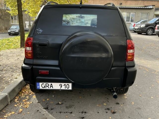 Черный Тойота РАВ 4, объемом двигателя 2 л и пробегом 300 тыс. км за 3600 $, фото 3 на Automoto.ua