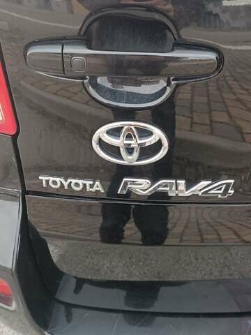 Черный Тойота РАВ 4, объемом двигателя 2 л и пробегом 202 тыс. км за 8066 $, фото 7 на Automoto.ua