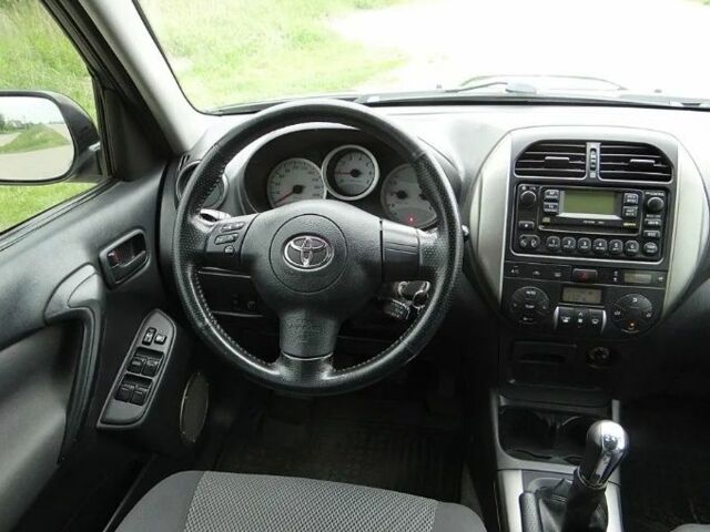 Черный Тойота РАВ 4, объемом двигателя 2 л и пробегом 210 тыс. км за 2600 $, фото 3 на Automoto.ua