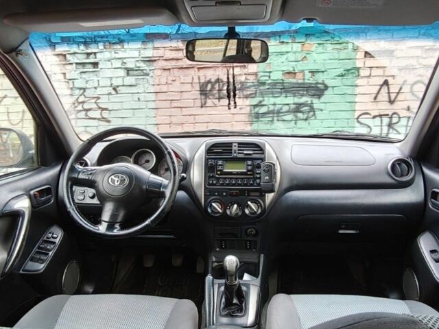 Чорний Тойота РАВ 4, об'ємом двигуна 2 л та пробігом 297 тис. км за 3800 $, фото 2 на Automoto.ua