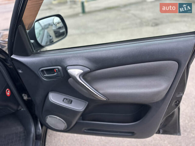 Черный Тойота РАВ 4, объемом двигателя 2 л и пробегом 243 тыс. км за 6900 $, фото 16 на Automoto.ua