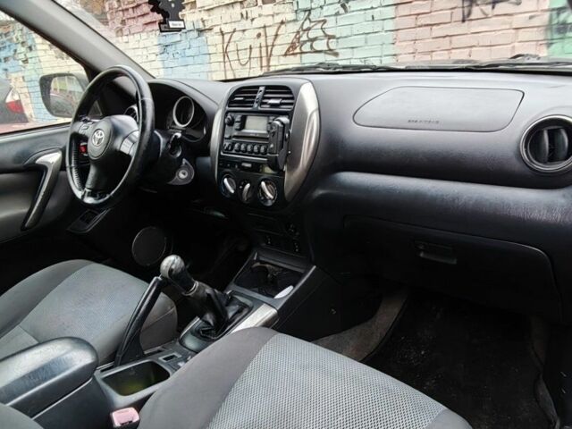 Чорний Тойота РАВ 4, об'ємом двигуна 2 л та пробігом 297 тис. км за 3800 $, фото 5 на Automoto.ua