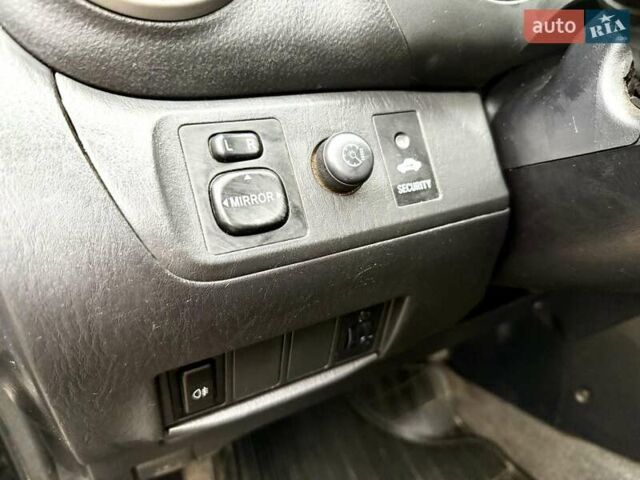 Черный Тойота РАВ 4, объемом двигателя 2 л и пробегом 199 тыс. км за 6999 $, фото 11 на Automoto.ua