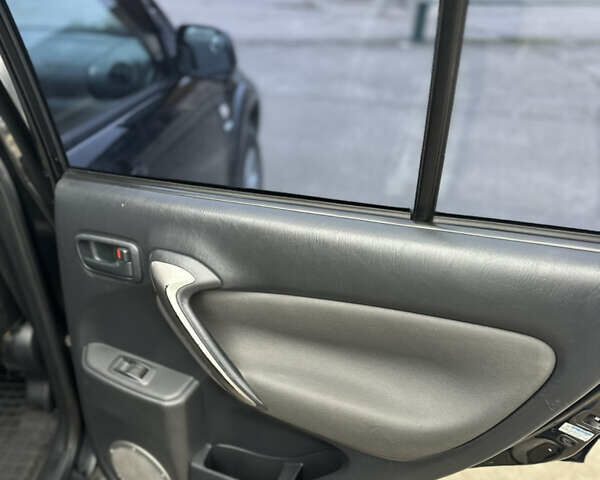 Черный Тойота РАВ 4, объемом двигателя 2 л и пробегом 243 тыс. км за 6900 $, фото 13 на Automoto.ua