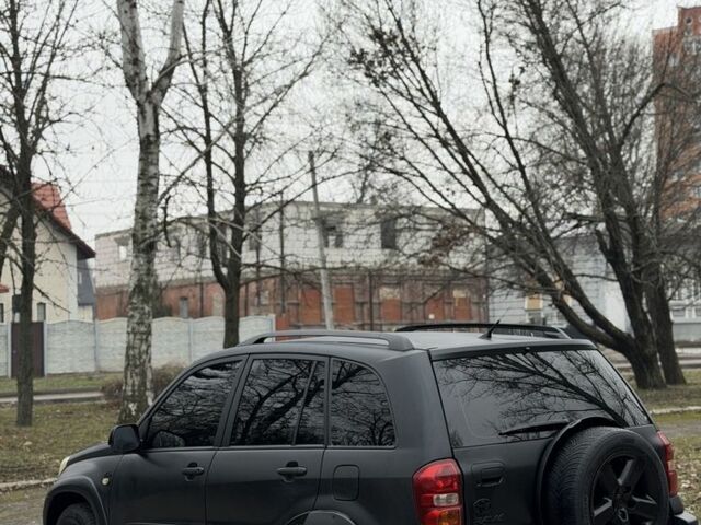 Чорний Тойота РАВ 4, об'ємом двигуна 2 л та пробігом 285 тис. км за 4300 $, фото 5 на Automoto.ua