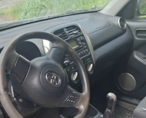 Чорний Тойота РАВ 4, об'ємом двигуна 2 л та пробігом 351 тис. км за 4100 $, фото 4 на Automoto.ua