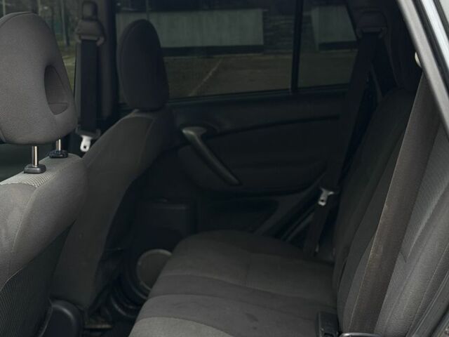 Чорний Тойота РАВ 4, об'ємом двигуна 2 л та пробігом 285 тис. км за 4300 $, фото 14 на Automoto.ua