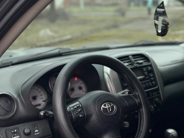 Чорний Тойота РАВ 4, об'ємом двигуна 2 л та пробігом 285 тис. км за 4300 $, фото 11 на Automoto.ua