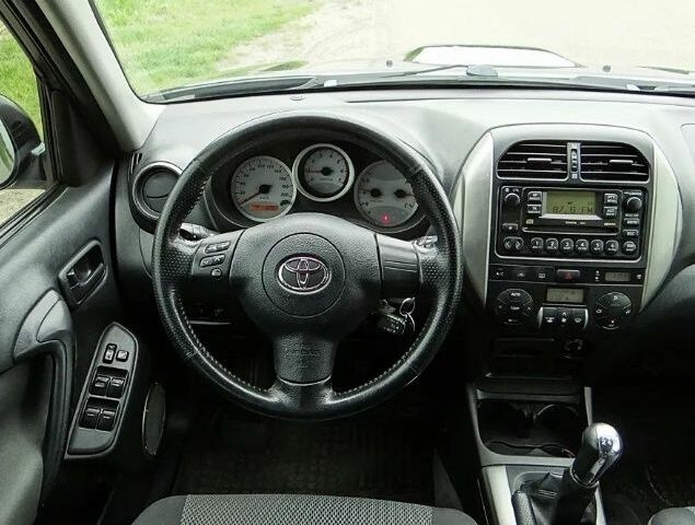 Черный Тойота РАВ 4, объемом двигателя 2 л и пробегом 210 тыс. км за 2600 $, фото 5 на Automoto.ua