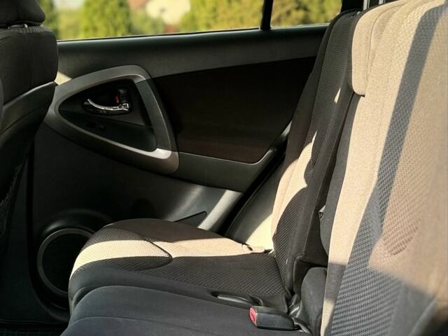 Черный Тойота РАВ 4, объемом двигателя 2 л и пробегом 189 тыс. км за 9500 $, фото 19 на Automoto.ua