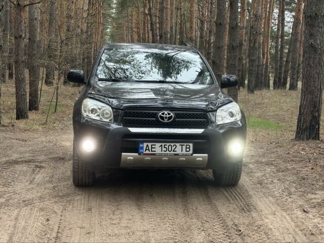 Черный Тойота РАВ 4, объемом двигателя 2 л и пробегом 189 тыс. км за 9500 $, фото 5 на Automoto.ua