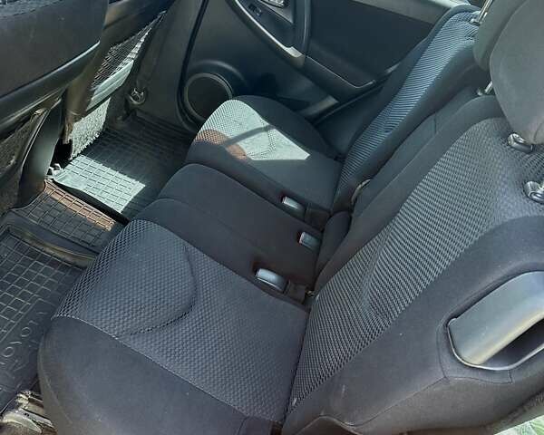 Черный Тойота РАВ 4, объемом двигателя 2 л и пробегом 245 тыс. км за 7999 $, фото 13 на Automoto.ua