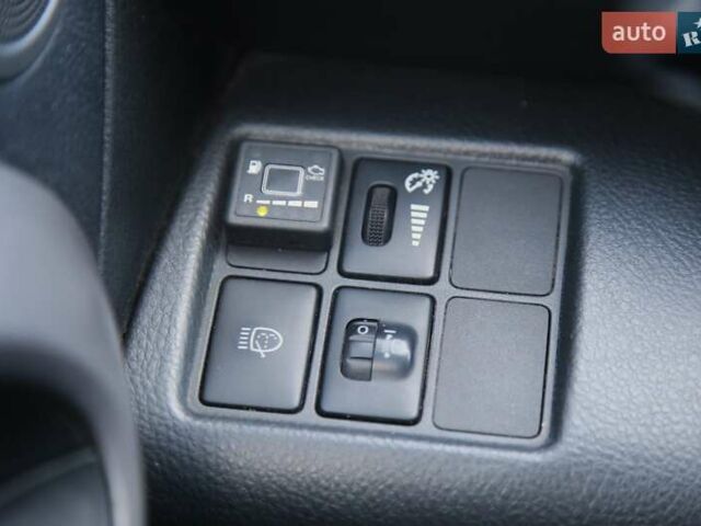 Черный Тойота РАВ 4, объемом двигателя 2 л и пробегом 170 тыс. км за 10000 $, фото 23 на Automoto.ua