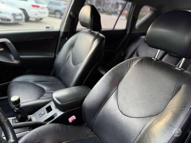 Черный Тойота РАВ 4, объемом двигателя 2.5 л и пробегом 271 тыс. км за 2913 $, фото 4 на Automoto.ua