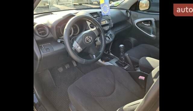 Черный Тойота РАВ 4, объемом двигателя 2.2 л и пробегом 250 тыс. км за 8300 $, фото 9 на Automoto.ua