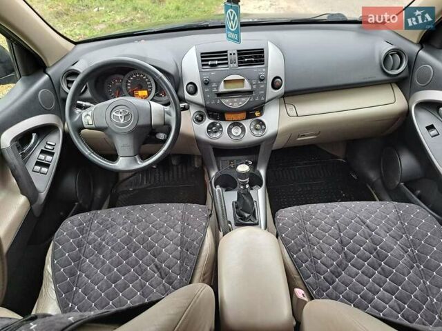 Чорний Тойота РАВ 4, об'ємом двигуна 2.2 л та пробігом 305 тис. км за 4250 $, фото 4 на Automoto.ua