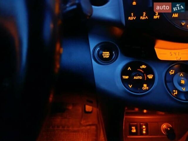 Черный Тойота РАВ 4, объемом двигателя 2 л и пробегом 165 тыс. км за 9500 $, фото 17 на Automoto.ua