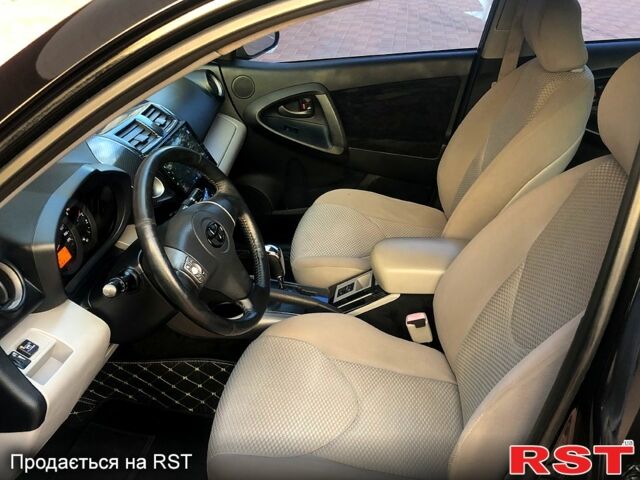 Чорний Тойота РАВ 4, об'ємом двигуна 2.4 л та пробігом 273 тис. км за 8300 $, фото 5 на Automoto.ua