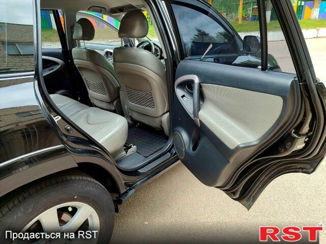 Чорний Тойота РАВ 4, об'ємом двигуна 2.4 л та пробігом 191 тис. км за 9900 $, фото 6 на Automoto.ua