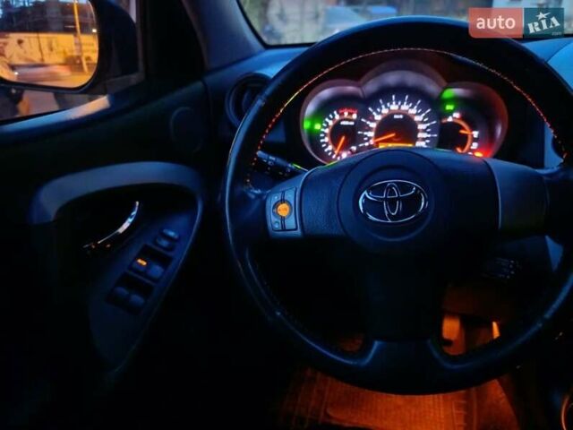 Черный Тойота РАВ 4, объемом двигателя 2 л и пробегом 165 тыс. км за 9500 $, фото 21 на Automoto.ua