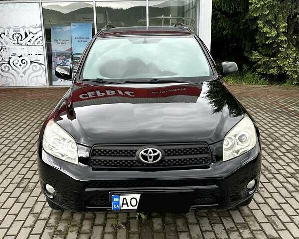 Черный Тойота РАВ 4, объемом двигателя 2 л и пробегом 245 тыс. км за 7999 $, фото 1 на Automoto.ua
