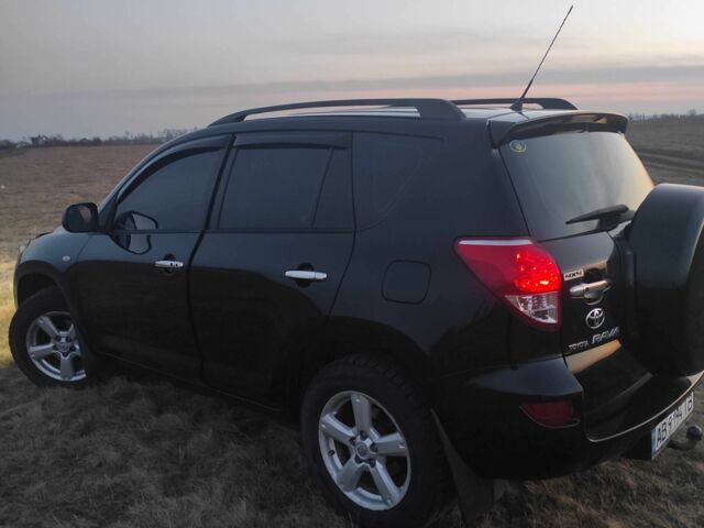 Чорний Тойота РАВ 4, об'ємом двигуна 2 л та пробігом 242 тис. км за 9000 $, фото 1 на Automoto.ua